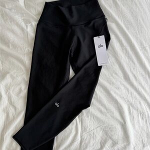 ALO Yoga airlift 7/8 leggings - medium TAGS ON
